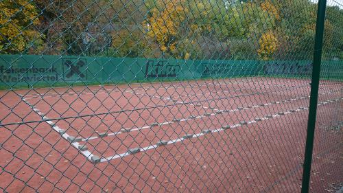 Tennisplatz "Shutdown"